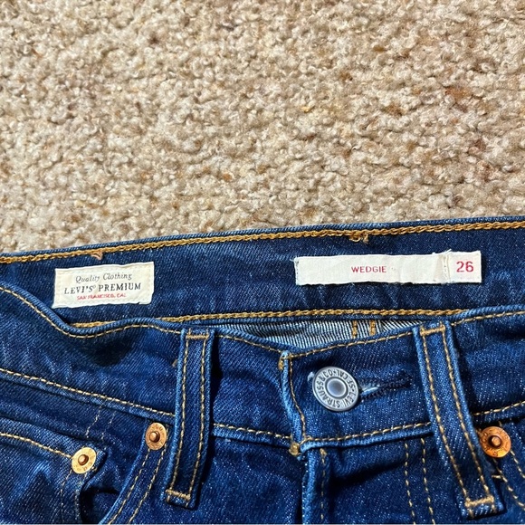 Levis Premium Denim Wedgie Jeans High Rise Dark Wash Stretch Tapered Leg Blue 26 - Picture 6 of 12